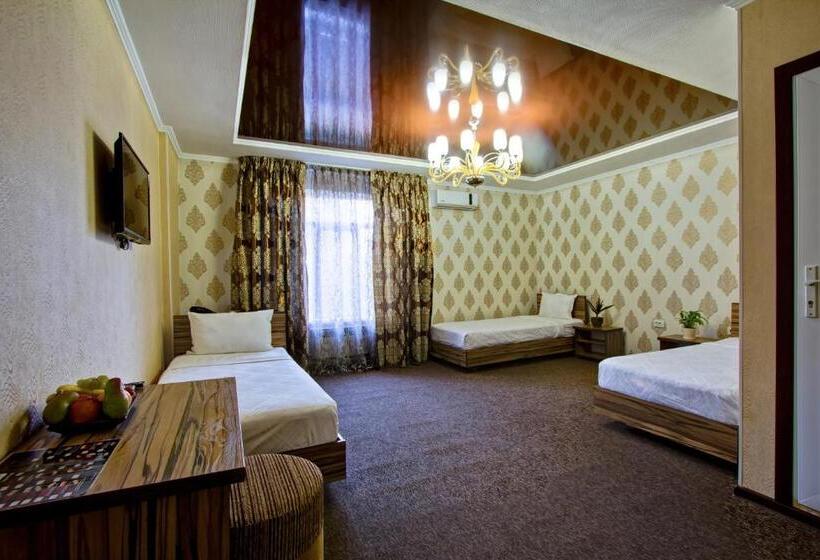 اتاق استاندارد سه نفره, Kausar