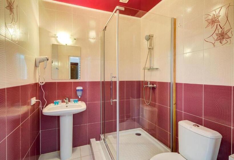 اتاق استاندارد سه نفره, Kausar