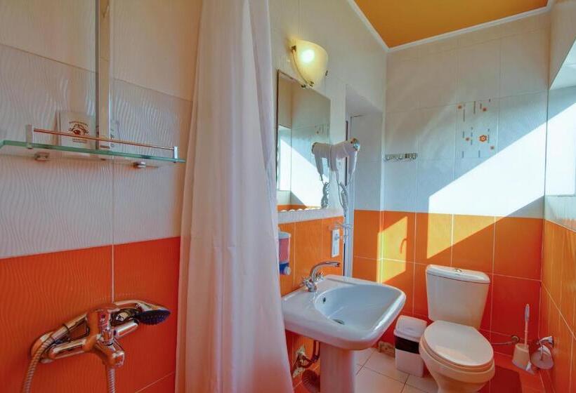 اتاق خانوادگی, Kausar