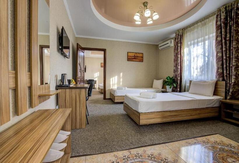 اتاق خانوادگی, Kausar