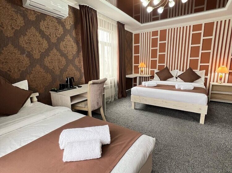 اتاق استاندارد سه نفره, Kausar