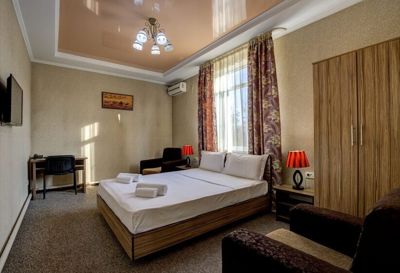 اتاق خانوادگی, Kausar