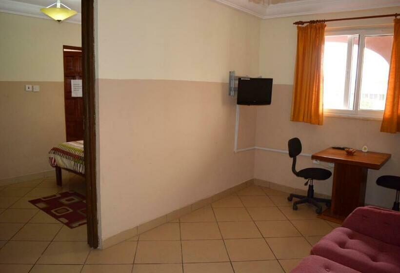 豪华家庭房间, Kunta Kinte