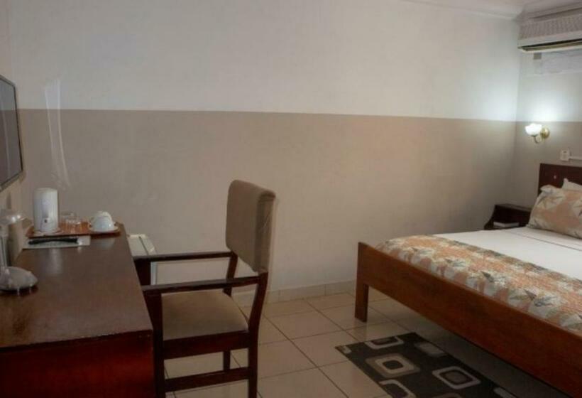 标准间, Kunta Kinte