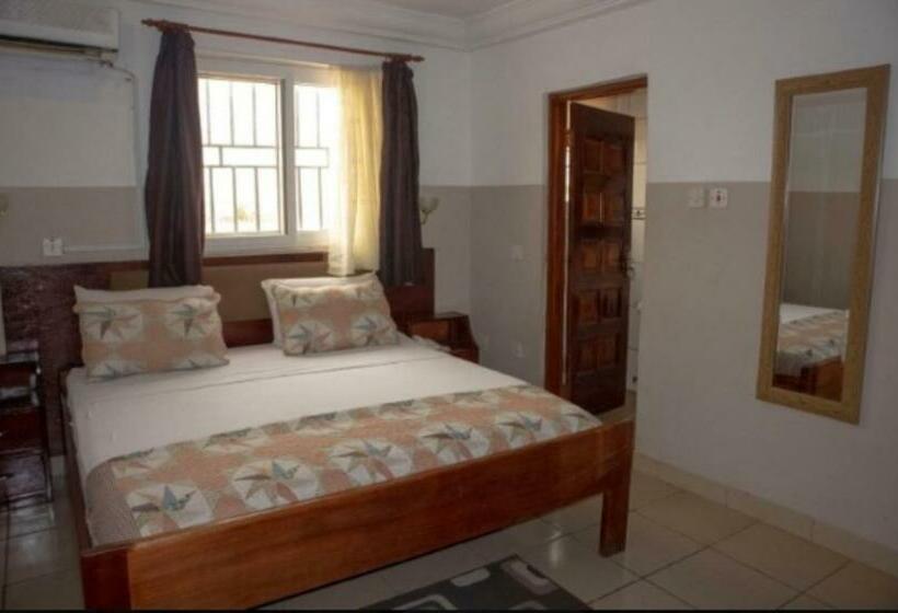 标准间, Kunta Kinte