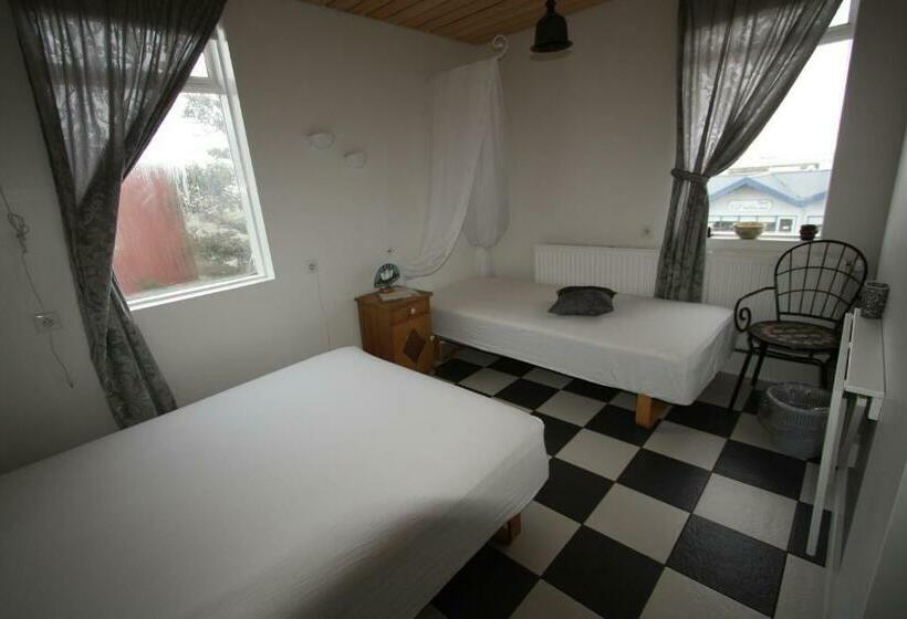 اتاق استاندارد سه تخته با سرویس بهداشتی مشترک, Dalvík Hostel Gimli