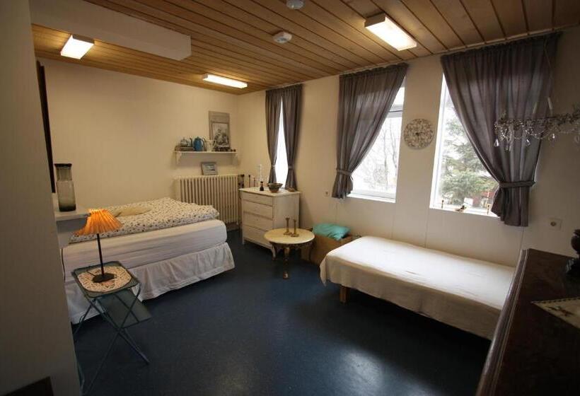 اتاق استاندارد سه تخته با سرویس بهداشتی مشترک, Dalvík Hostel Gimli