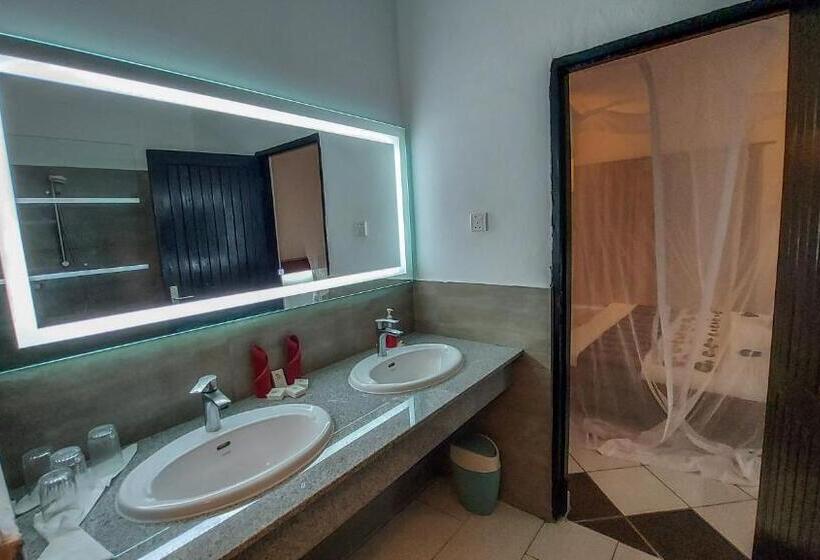 اتاق لوکس با بالکن و چشم‌انداز دریا, Diani Sea Resort  All Inclusive