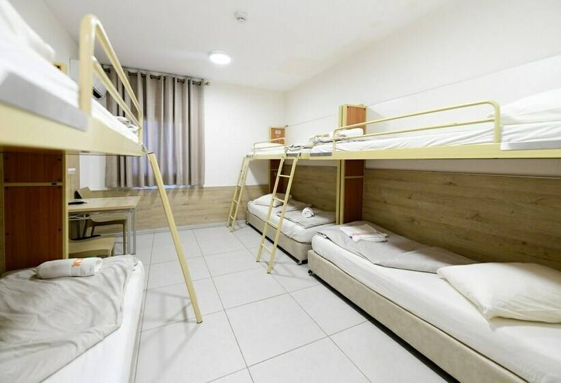 StandaardKamer, Hi Arad Hostel