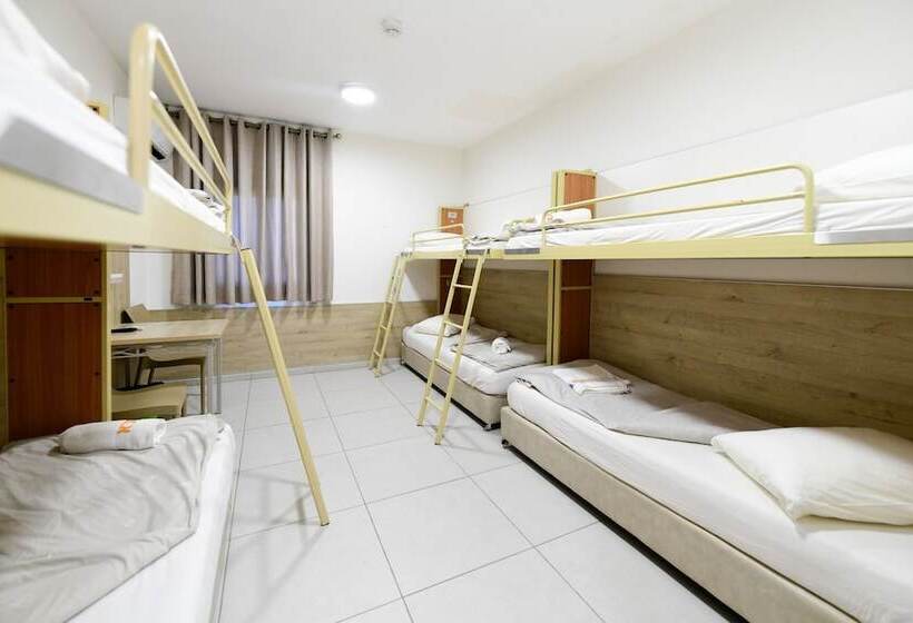 StandaardKamer, Hi Arad Hostel