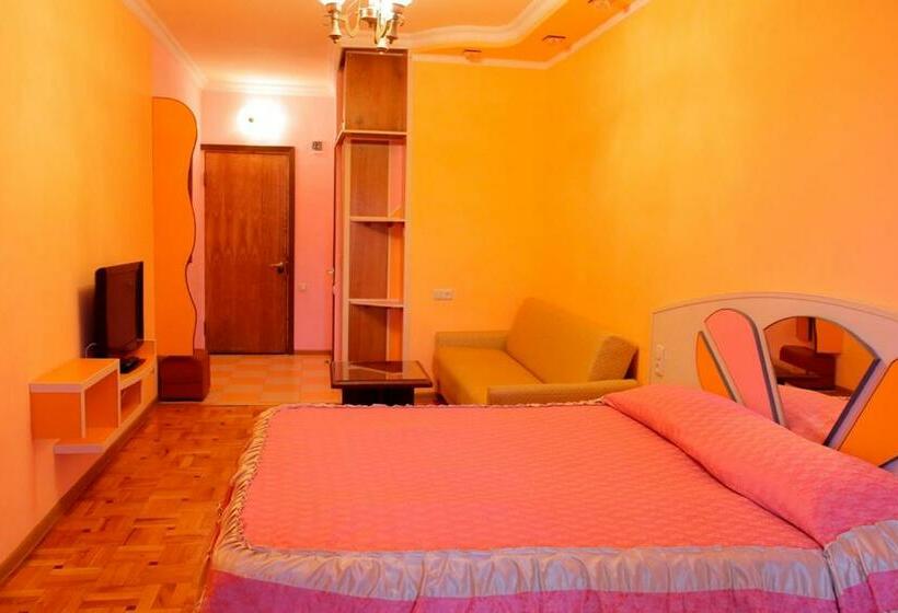 اتاق سوپریور, дом писателей цахкадзора