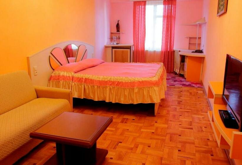 اتاق سوپریور, дом писателей цахкадзора