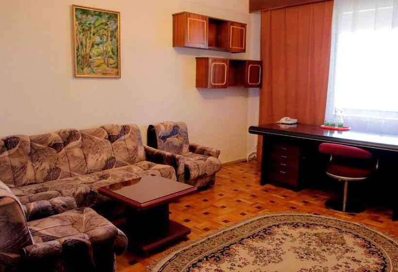 اتاق سوپریور سه تخته, дом писателей цахкадзора