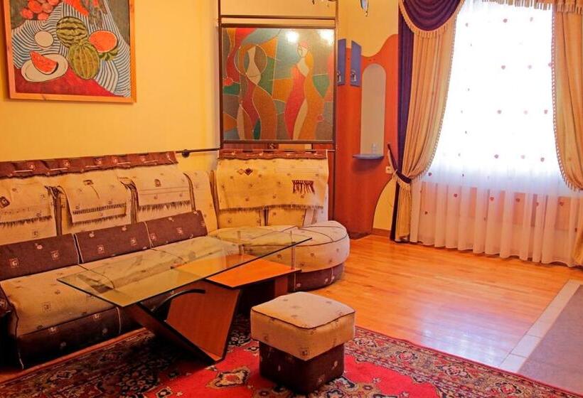 سوییت دوبلکس, дом писателей цахкадзора