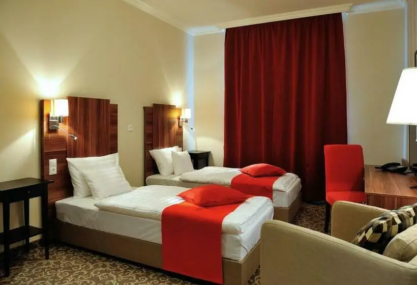 Standard-huone, Corner Hotel & Kávéház