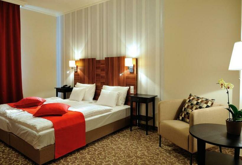 디럭스 룸, Corner Hotel & Kávéház