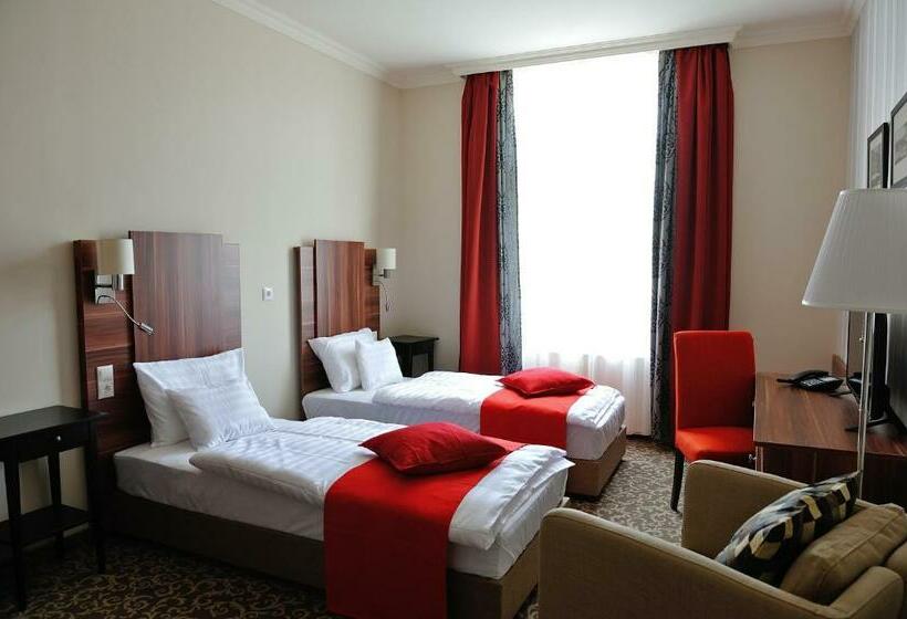 디럭스 룸, Corner Hotel & Kávéház