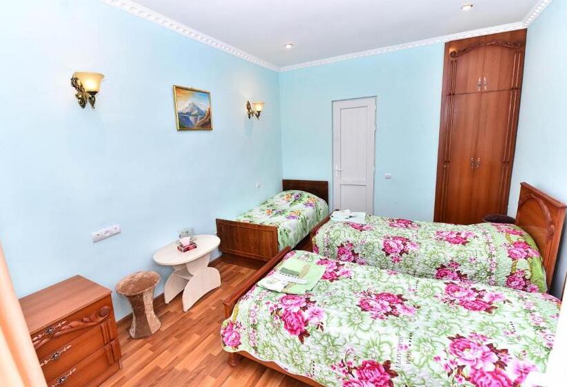 اتاق استاندارد سه نفره, Haghpat