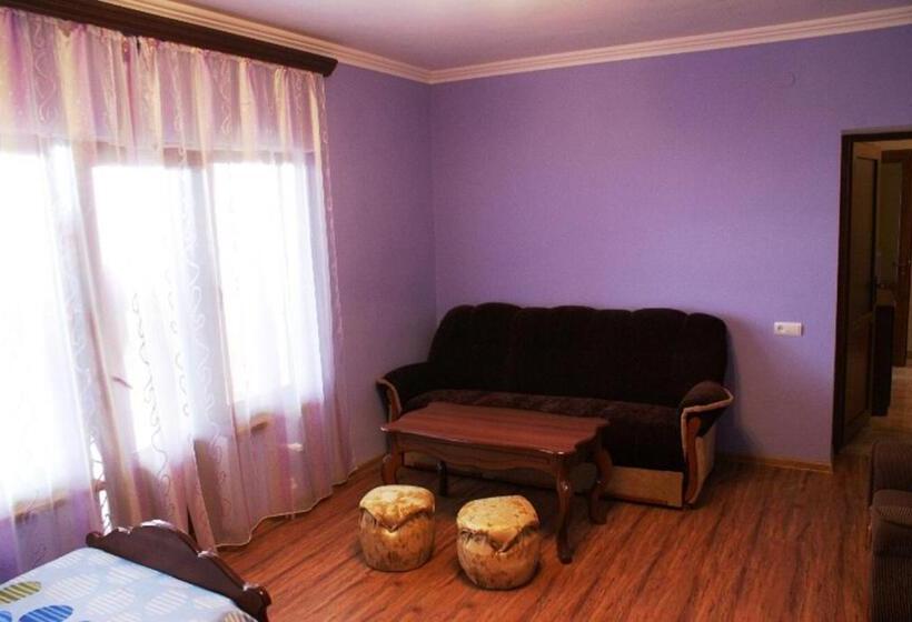 غرفة عائلية, Odzun