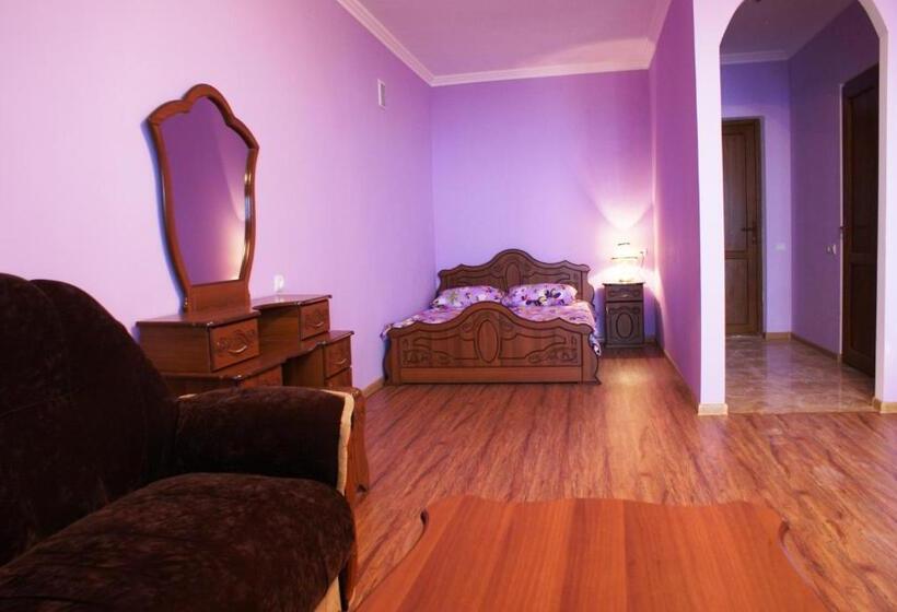 غرفة عائلية, Odzun