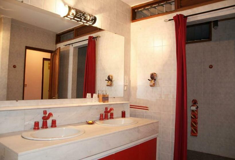 سوئیت با تخت بزرگ, Villa Anakao Abidjan