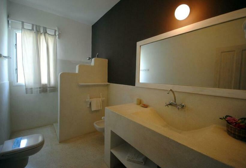 سوییت جونیور, Kola Beach Resort