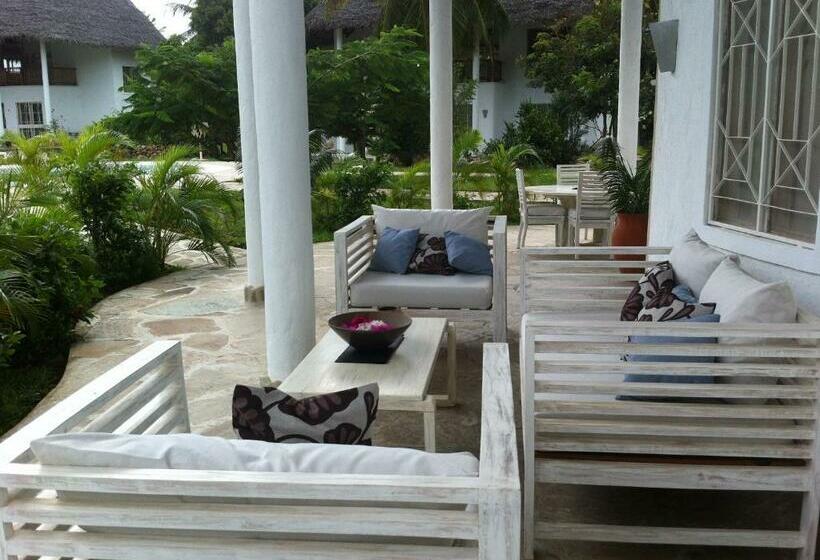 سوییت جونیور, Kola Beach Resort