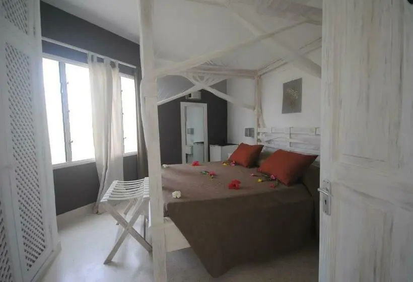 سوییت خانوادگی, Kola Beach Resort