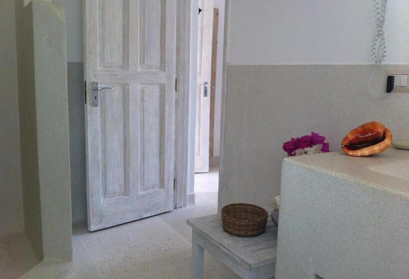 سوئیت با بالکن, Kola Beach Resort