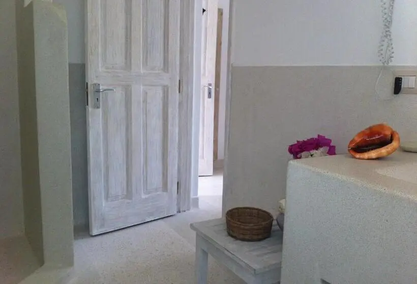 سوئیت با بالکن, Kola Beach Resort