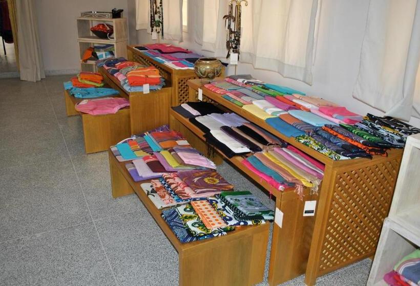 اتاق استاندارد سه نفره, Kola Beach Resort