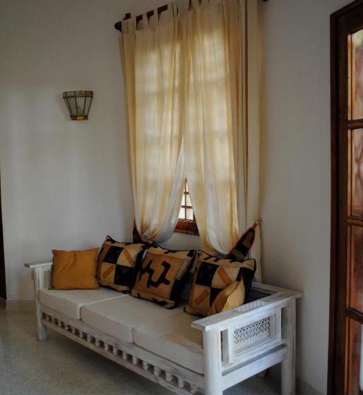 اتاق استاندارد سه نفره, Kola Beach Resort