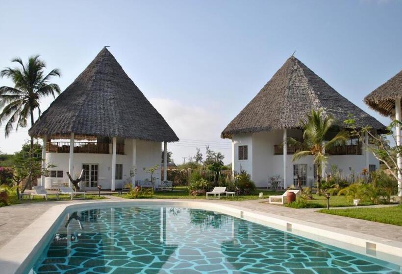 اتاق استاندارد سه نفره, Kola Beach Resort