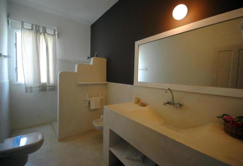 اتاق استاندارد سه نفره, Kola Beach Resort