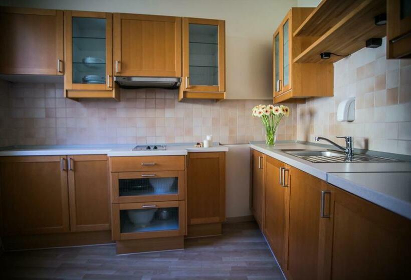 דירת משפחה, Imola Udvarház Dessert