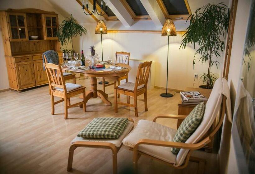 آپارتمان خانوادگی, Imola Udvarház Dessert