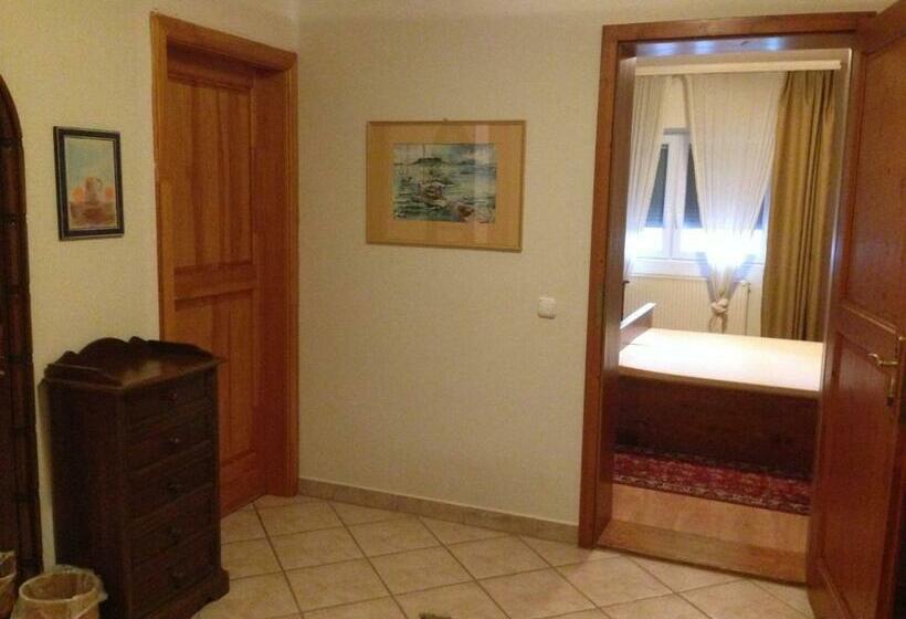 四人标准间, Juhász Fogadó