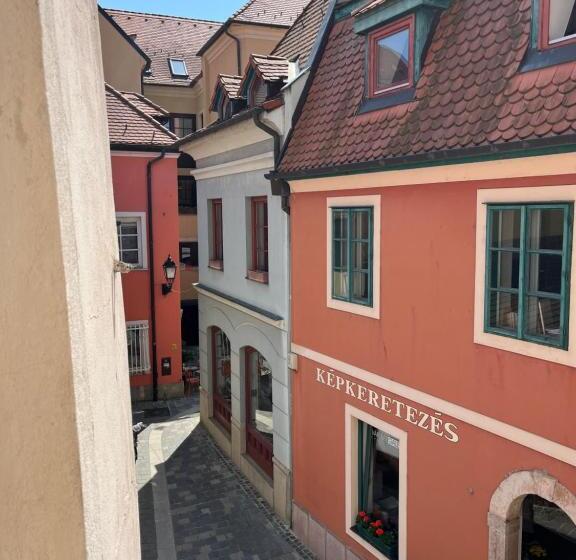 ファミリールーム, Katalinkert Panzió