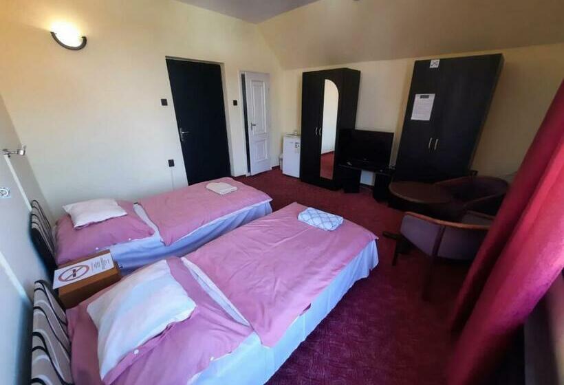 バルコニー付きスタンダードルーム, Laci Magánszálláshely