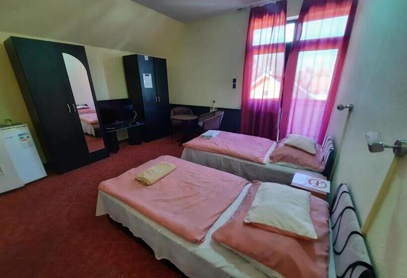 バルコニー付きスタンダードルーム, Laci Magánszálláshely