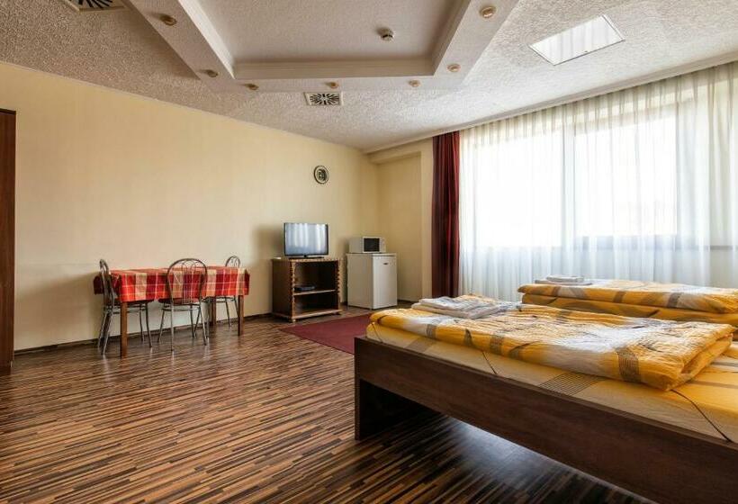 اتاق استاندارد سه نفره, Napfény Panzió és Rendezvényház