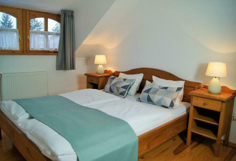 غرفة قياسية, Rácz Fogadó