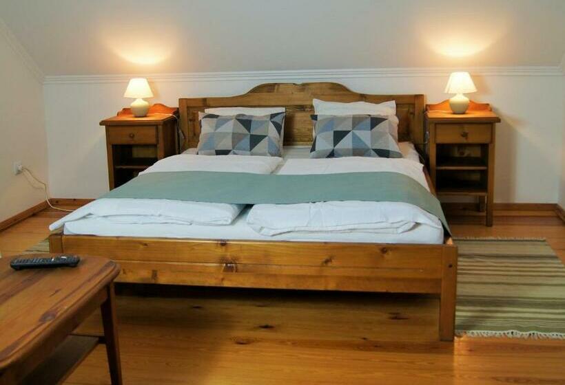 غرفة قياسية ثلاثية, Rácz Fogadó