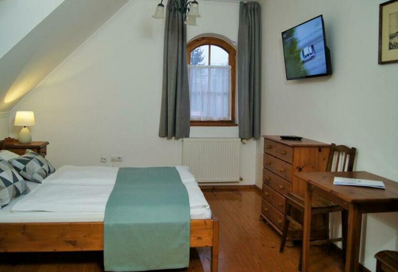 غرفة قياسية, Rácz Fogadó