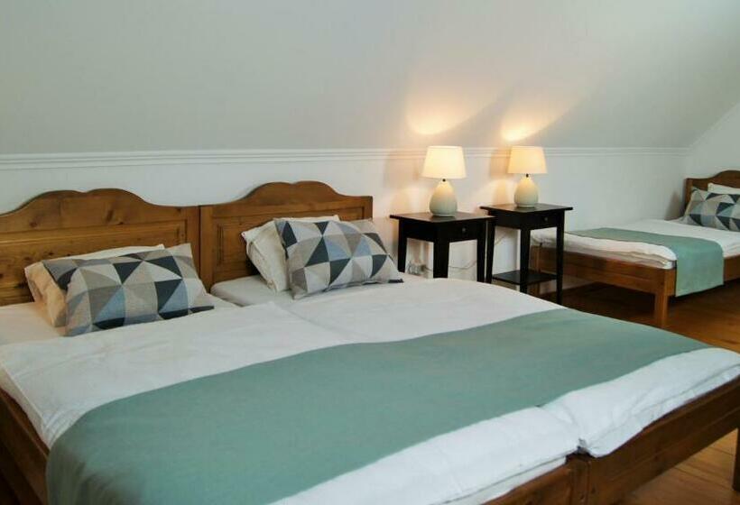 חדר סטנדרט לארבעה, Rácz Fogadó