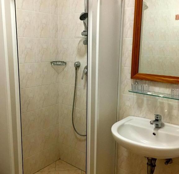 חדר סטנדרט לארבעה, Rácz Fogadó