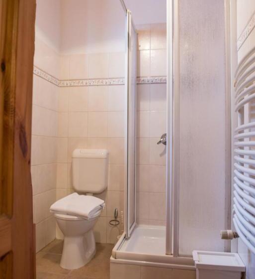 شقة غرفة واحدة, Rácz Fogadó