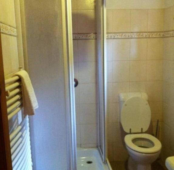 شقة غرفة واحدة, Rácz Fogadó