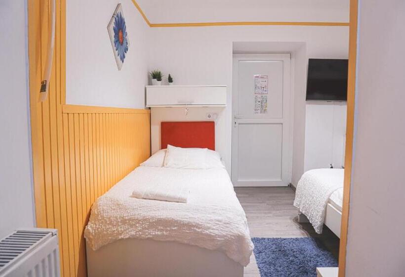 스탠다드 트리플 룸, Szivárvány Panzió