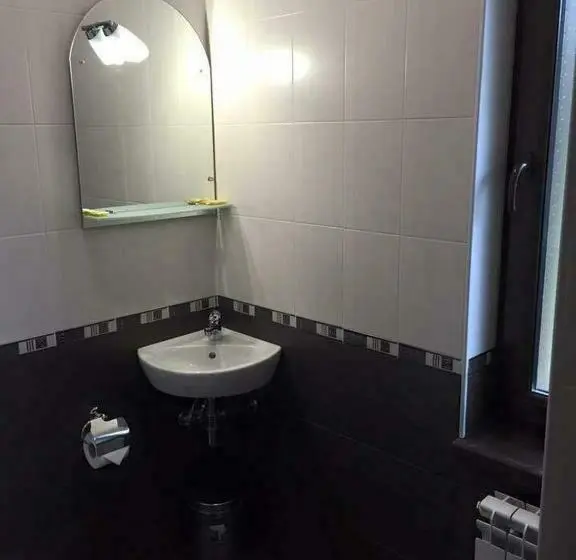 Standard Kolmen Hengen Huone, Family Hotel Ginger